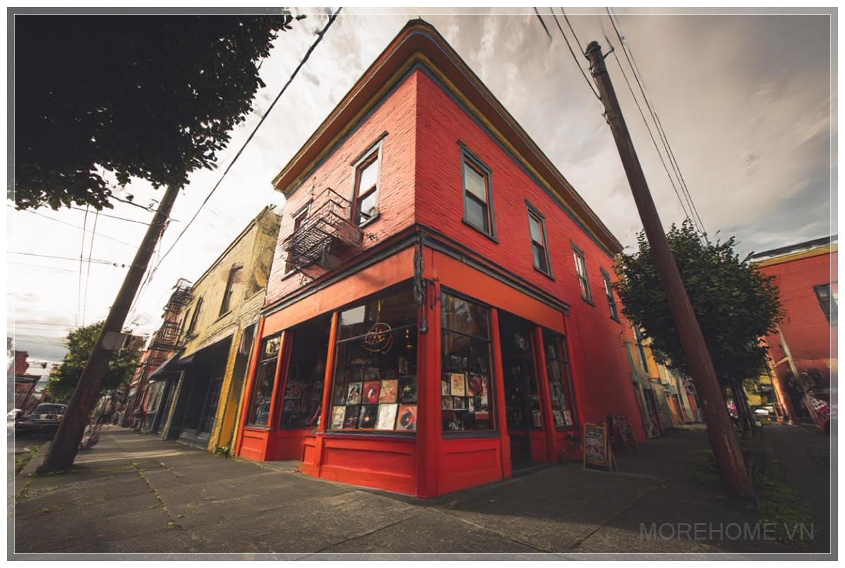 Cửa hàng vinyl và bia thủ công đầy cuốn hút trong phong cách Wes Anderson...